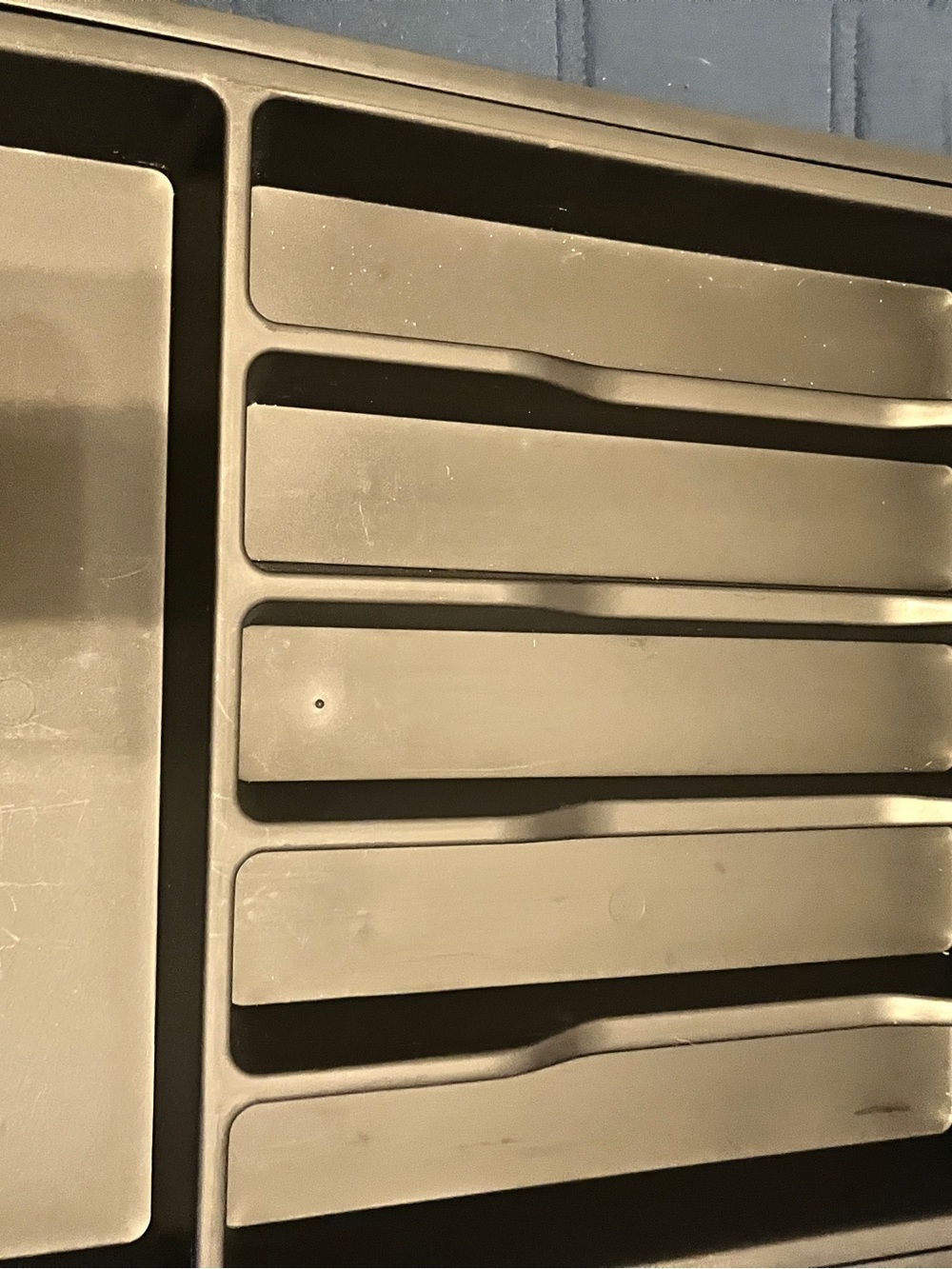 Expandable silverware drawer - Picture 2 of 4